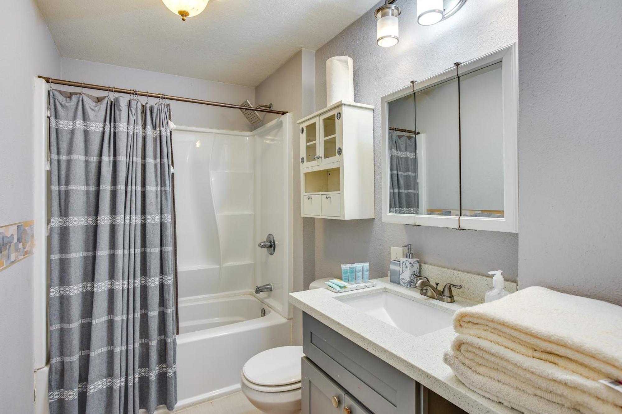 Casa de férias 3 Mi To Dtwn Pet-friendly