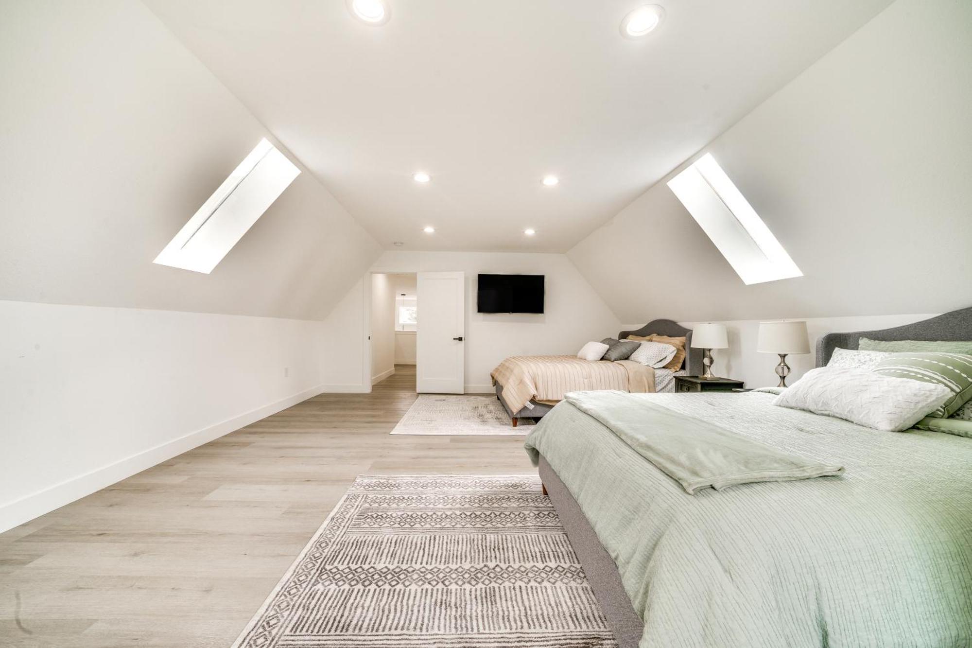 4 Mi To Dtwn Modern With Spacious Yard Tacoma