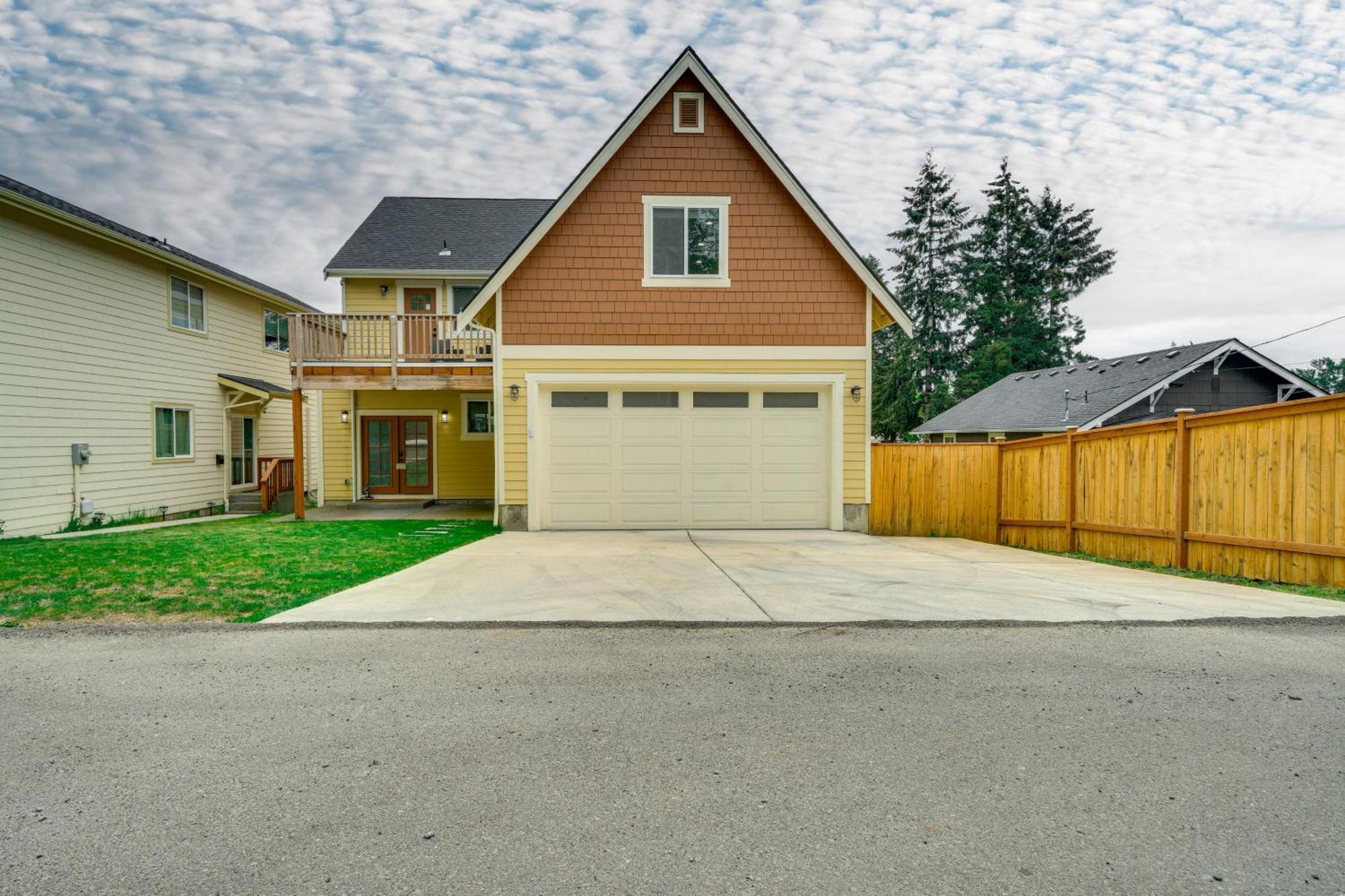 4 Mi To Dtwn Modern With Spacious Yard *