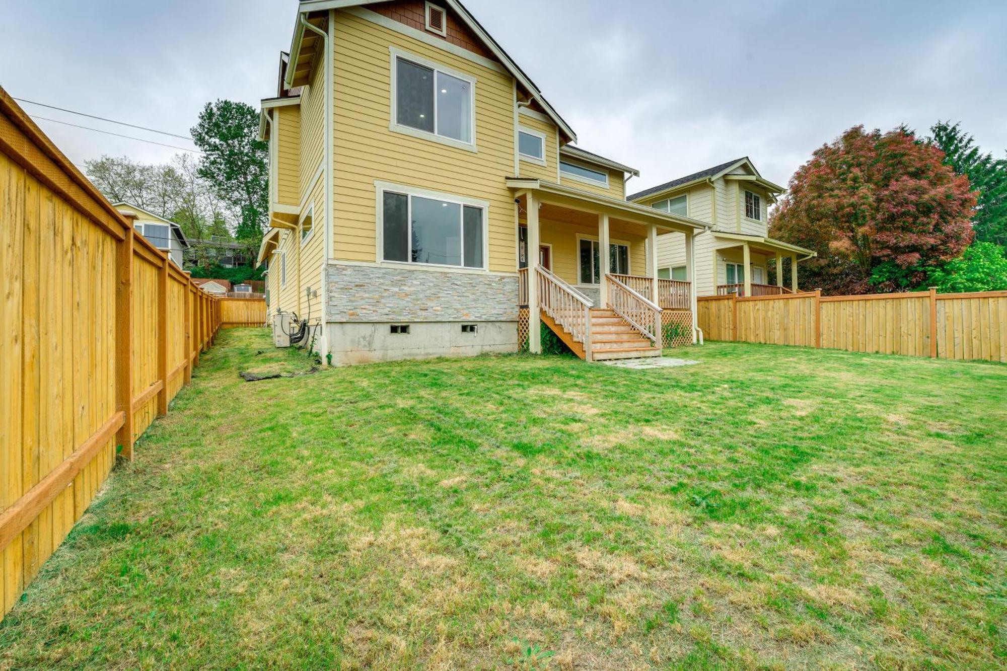 4 Mi To Dtwn Modern With Spacious Yard Tacoma