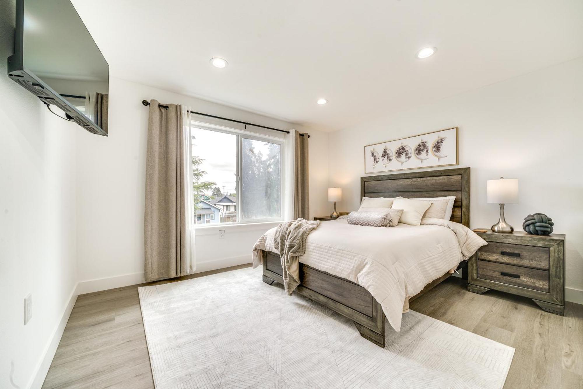 4 Mi To Dtwn Modern With Spacious Yard Holiday home *