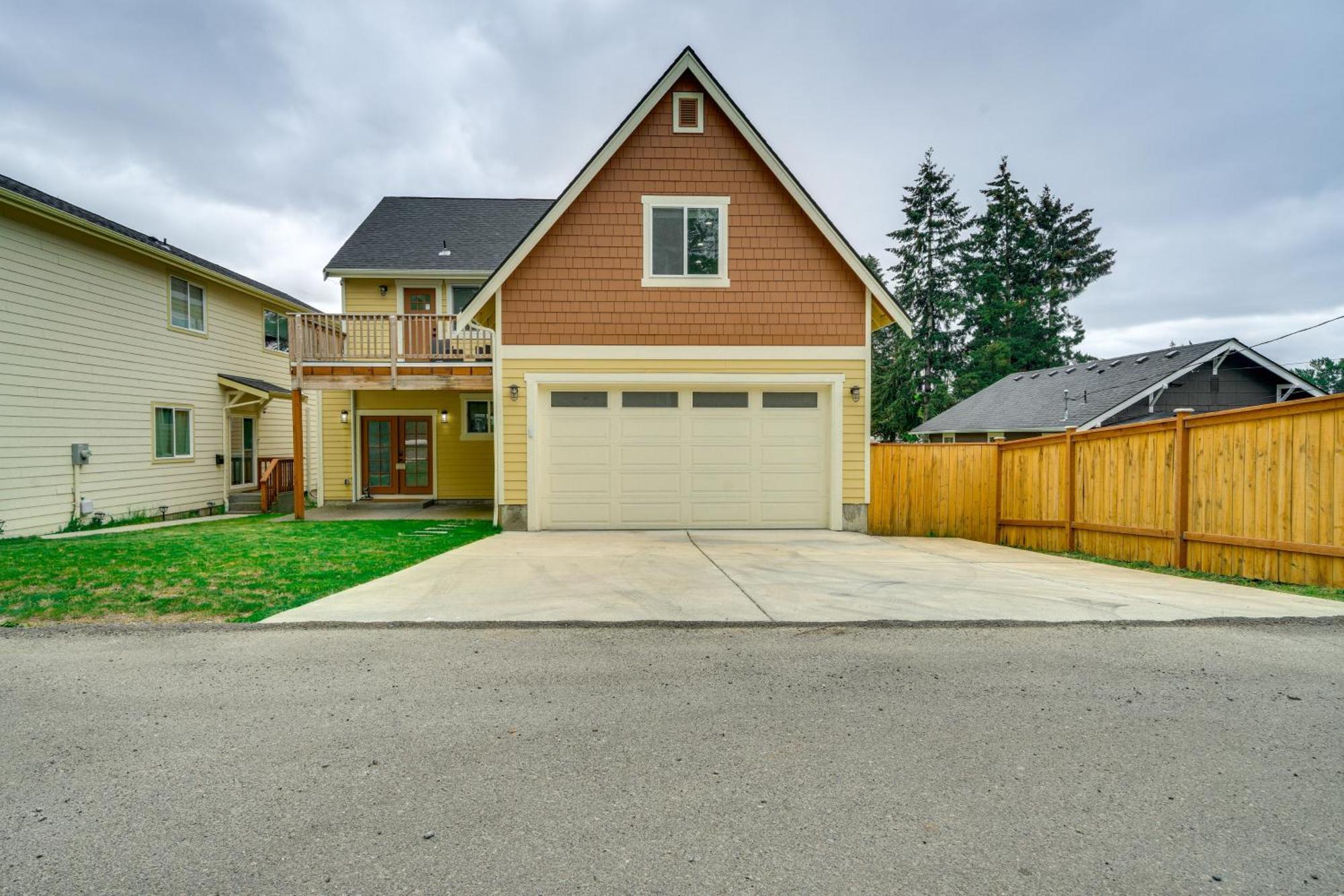 4 Mi To Dtwn Modern With Spacious Yard *
