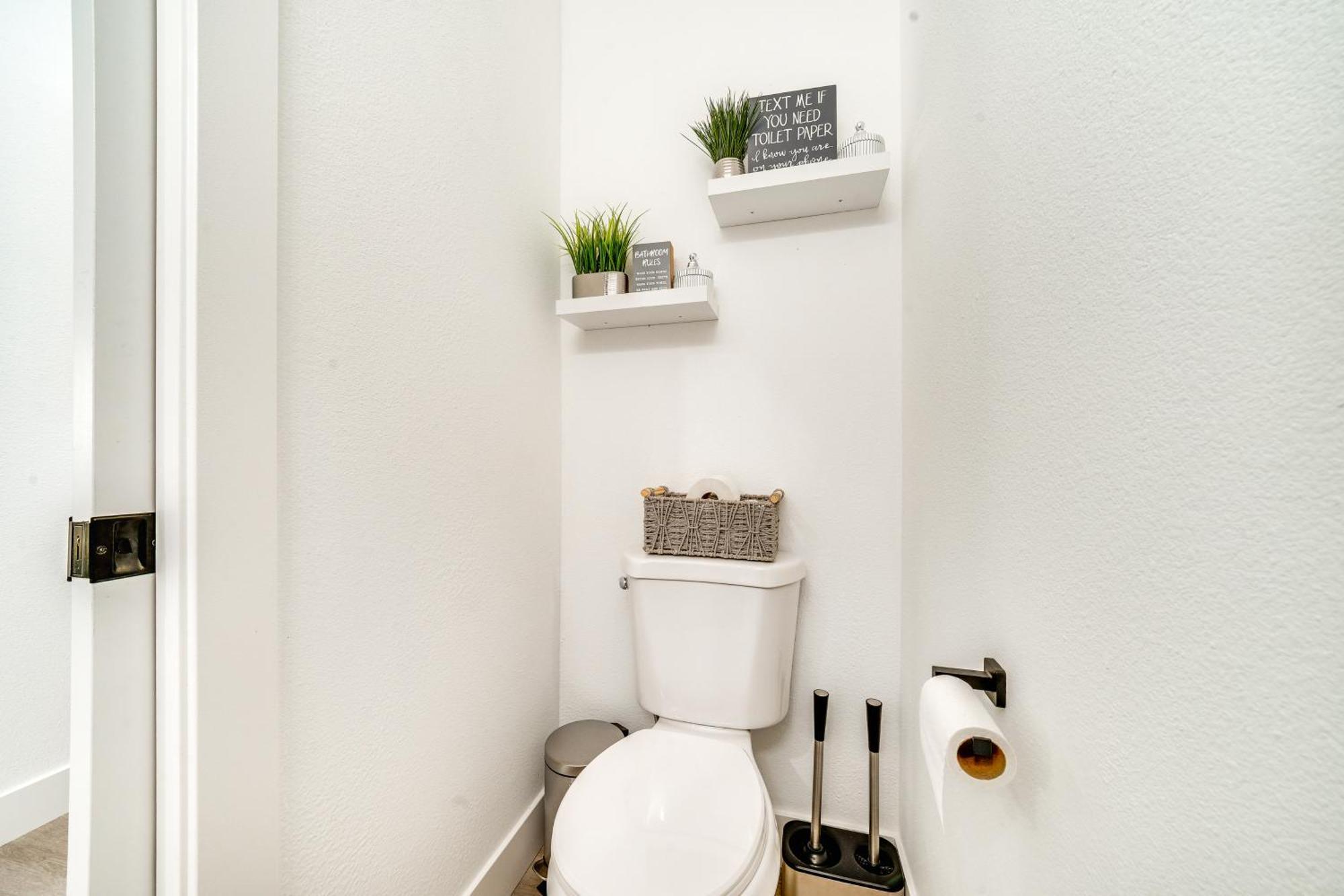 4 Mi To Dtwn Modern With Spacious Yard Tacoma