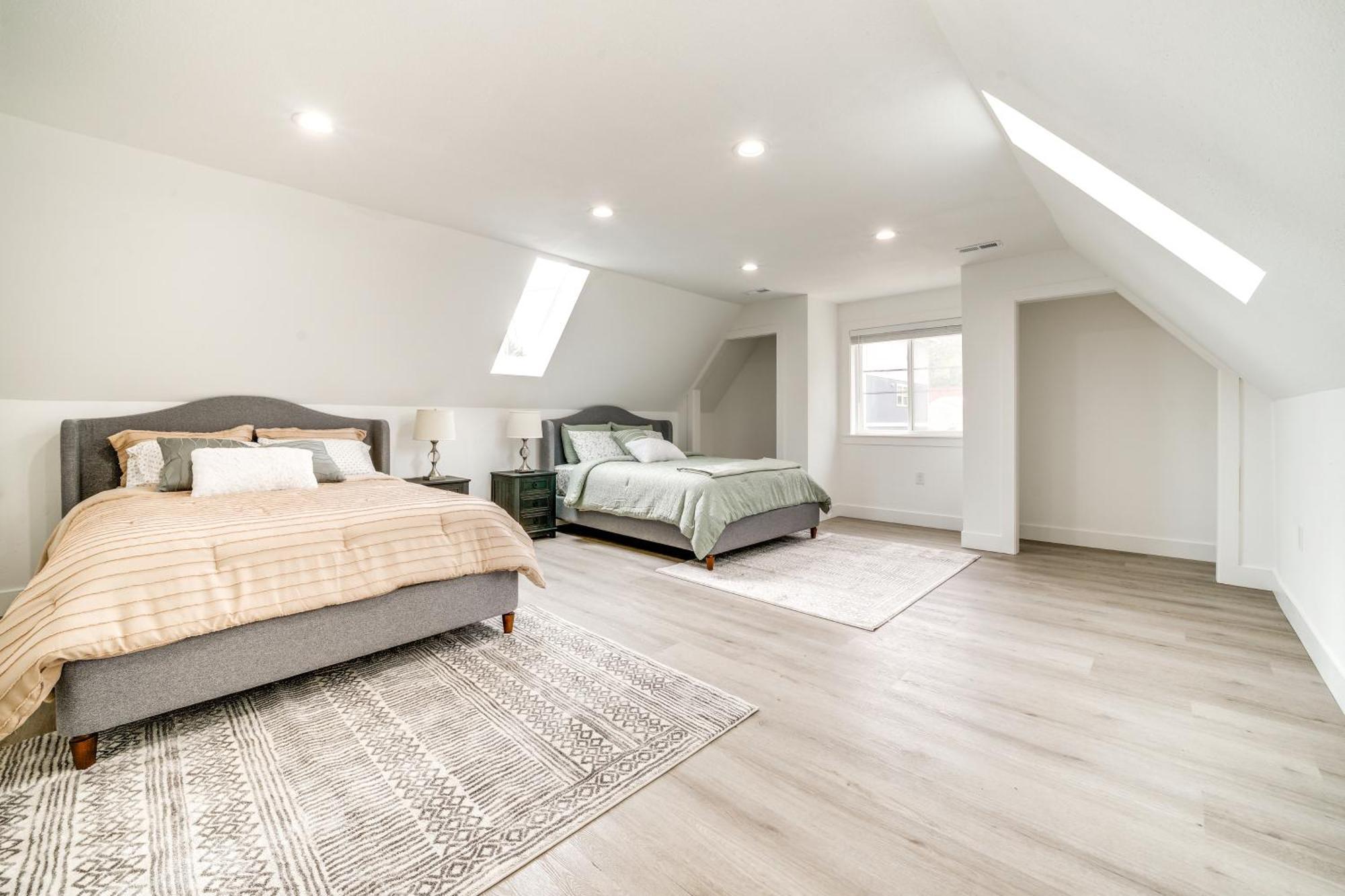 4 Mi To Dtwn Modern With Spacious Yard