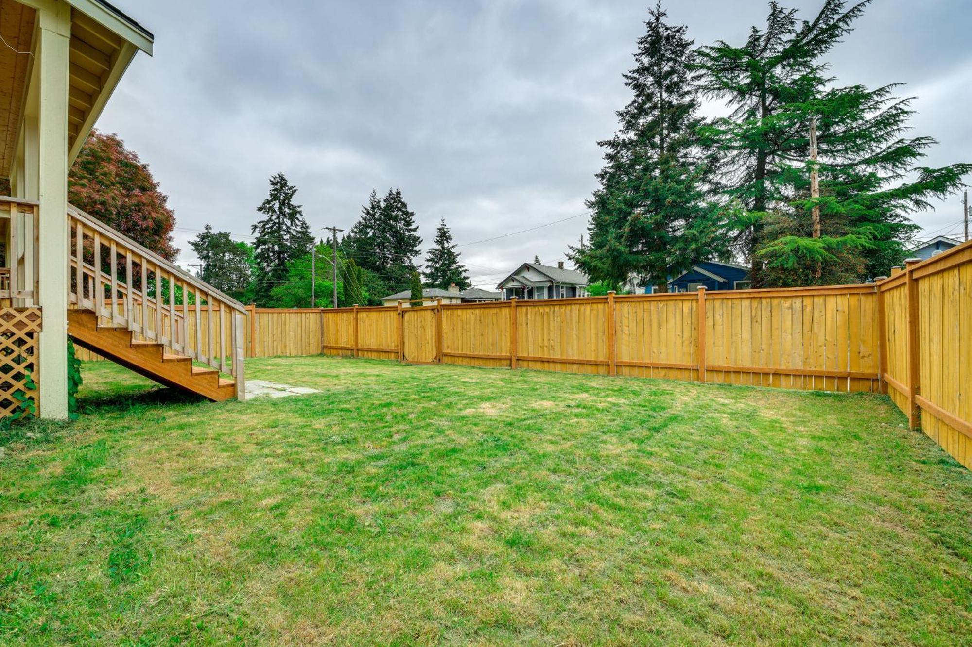 Holiday home 4 Mi To Dtwn Modern With Spacious Yard