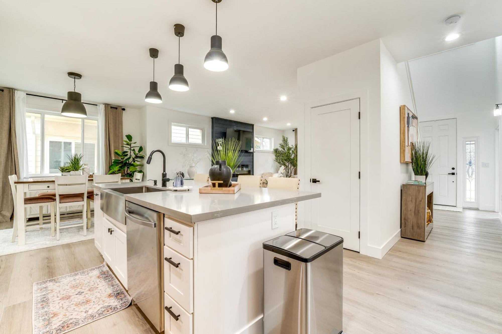 4 Mi To Dtwn Modern With Spacious Yard Holiday home