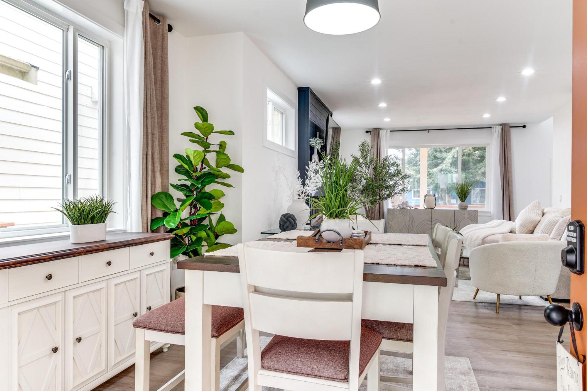 4 Mi To Dtwn Modern With Spacious Yard *