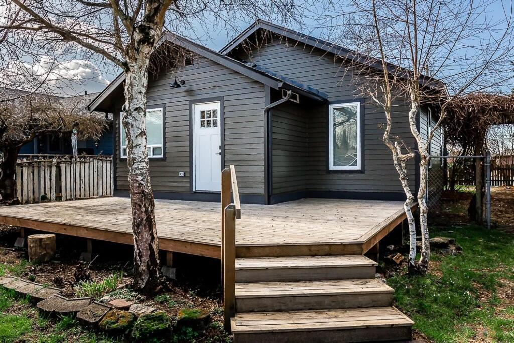Beautiful, Immaculate In The Heart Of Proctor District *