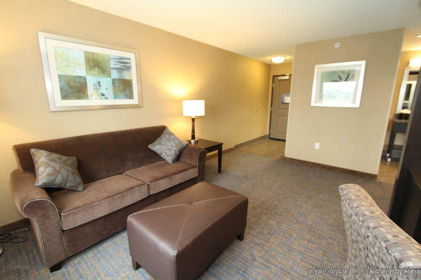 Hampton & Hotel 3*