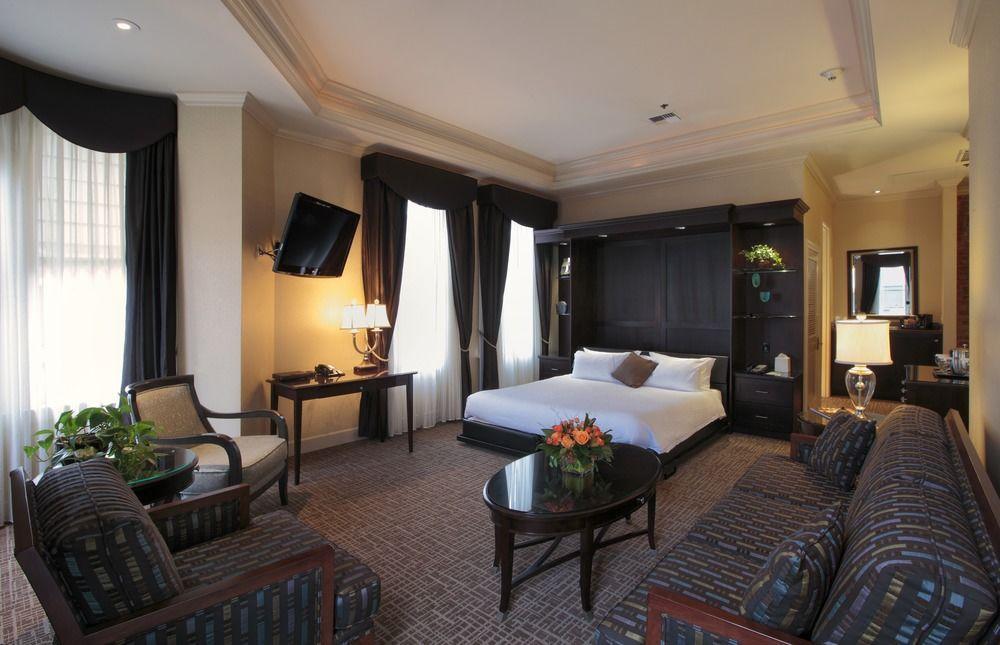 Courtyard Downtown 3*