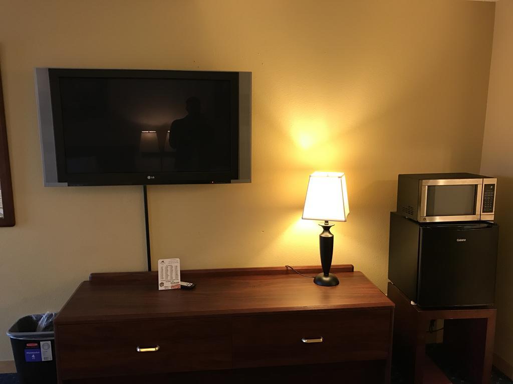 Travelodge By Wyndham Near Mcchord Afb Motel