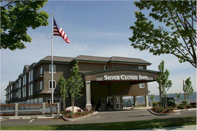 Silver Cloud Waterfront Hotel