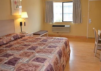 Travelodge By Wyndham Near Mcchord Afb Motel 2*