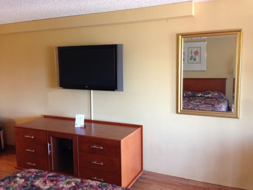 Motel Travelodge By Wyndham Near Mcchord Afb