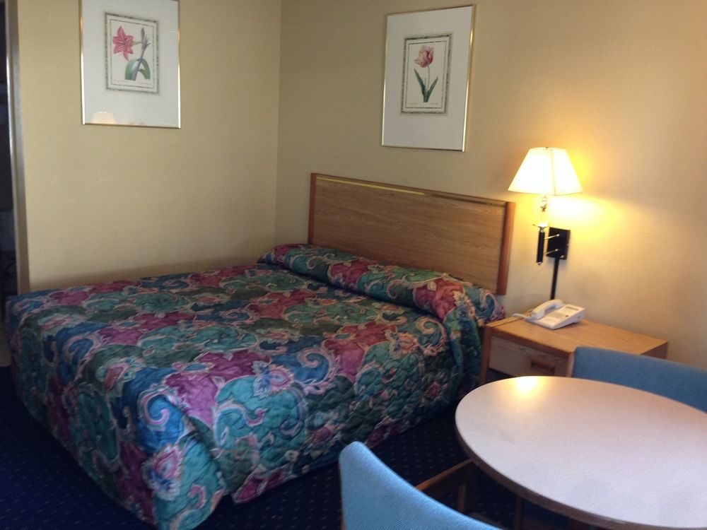 Motel Travelodge By Wyndham Near Mcchord Afb 2*