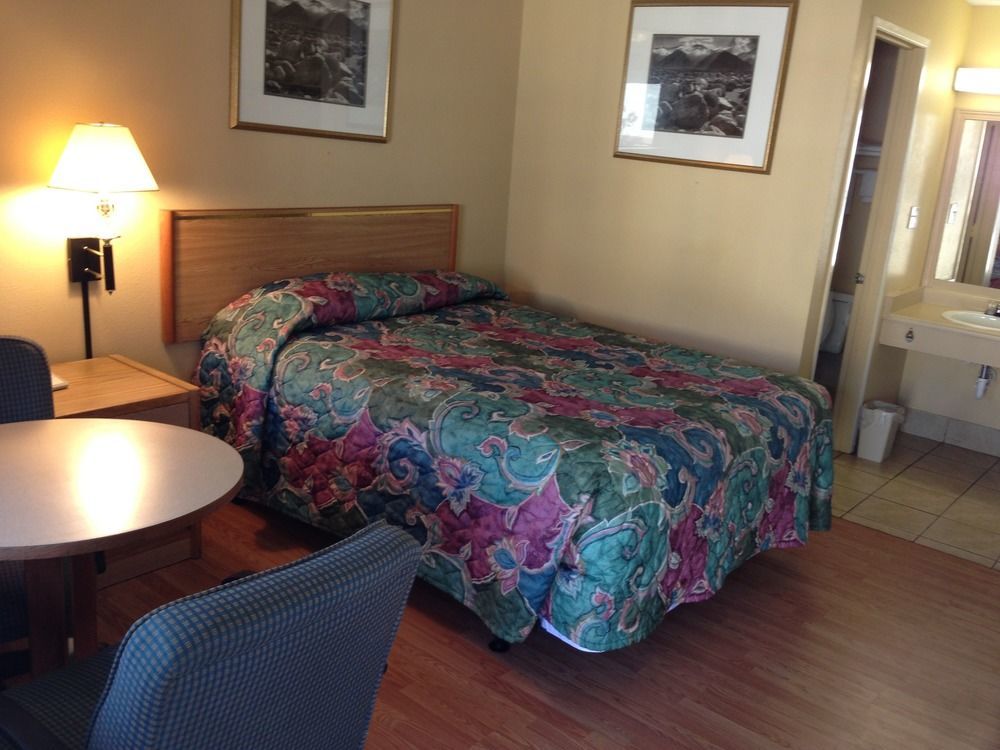 Motel Travelodge By Wyndham Near Mcchord Afb 2*