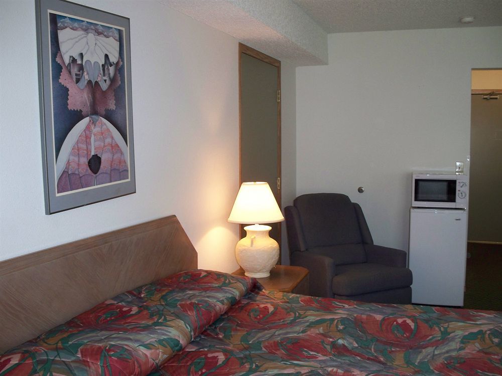Economy & Motel 3*