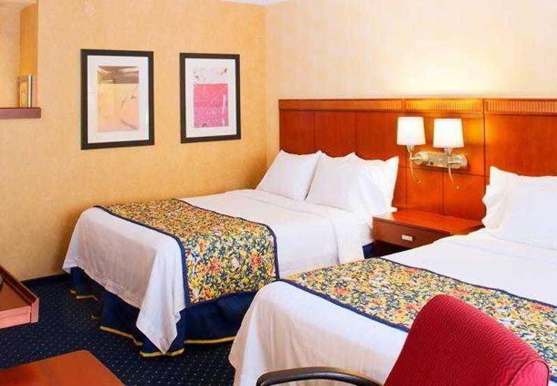 Courtyard Downtown 3*