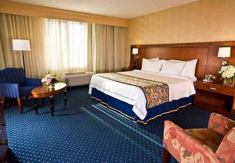 Courtyard Downtown Hotel 3*