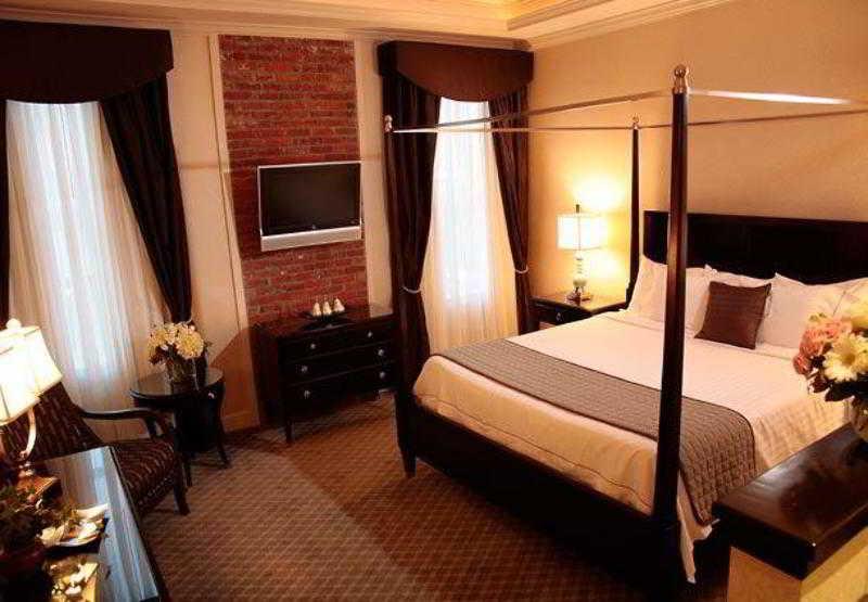 Hotel Courtyard Downtown 3*