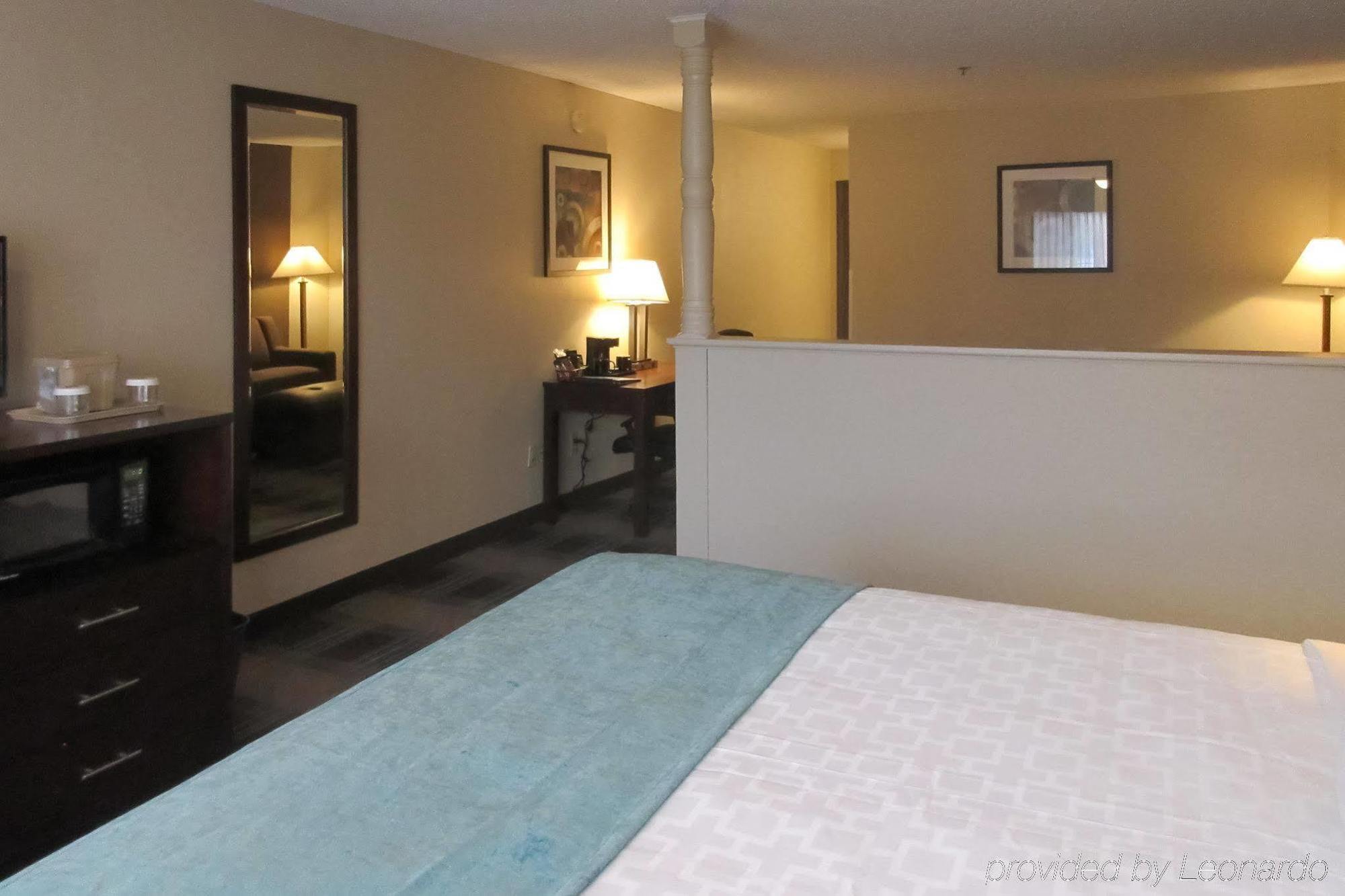 Clarion Near Jblm 3*