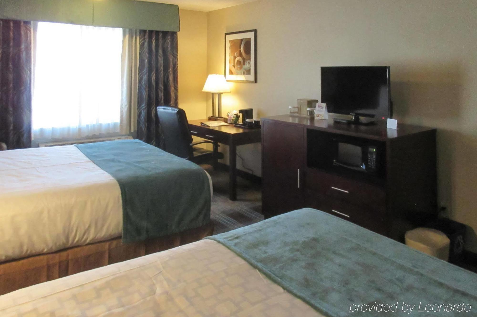 Clarion Near Jblm Hotel 3*