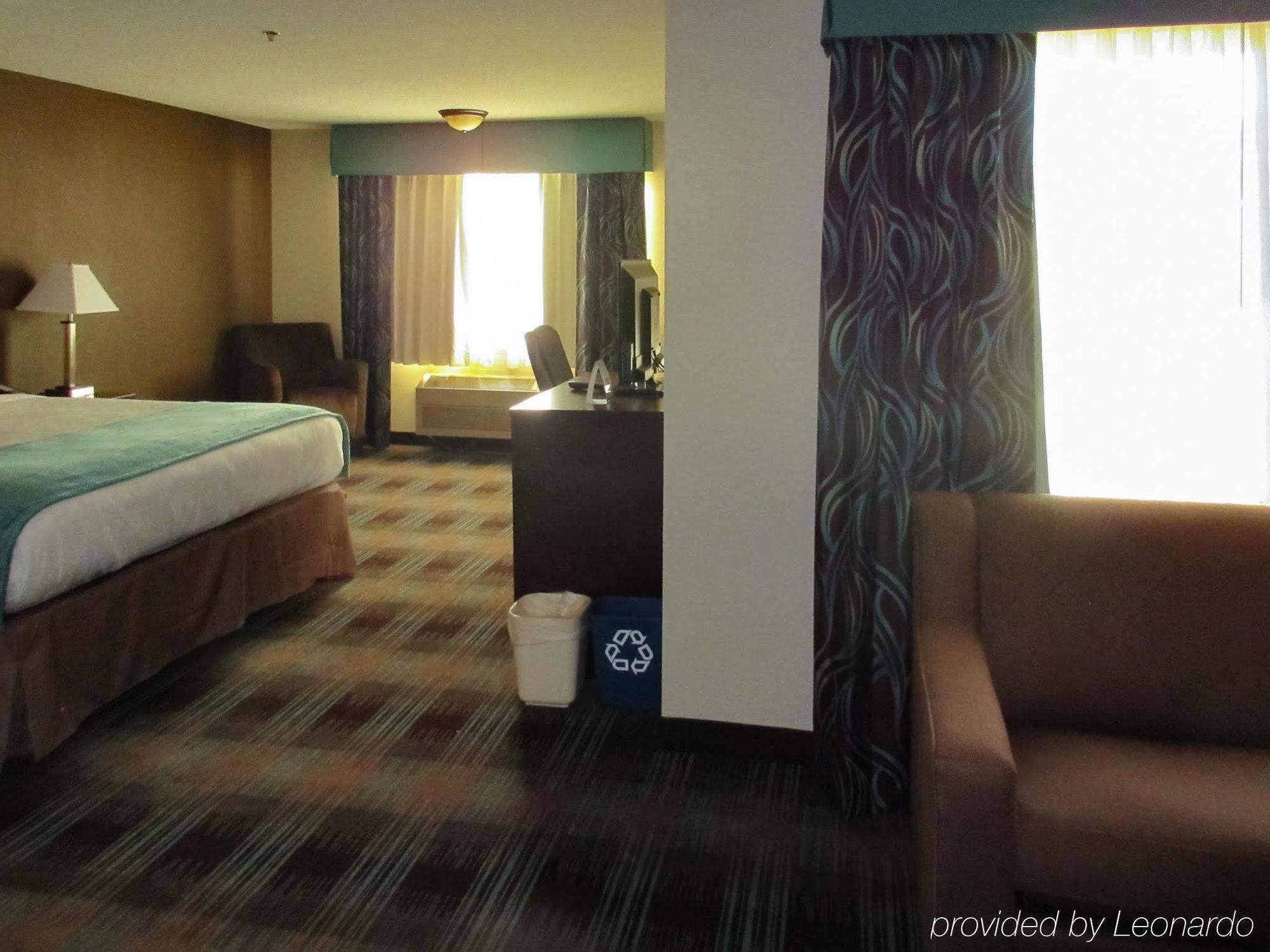 Clarion Near Jblm Hotel 3*