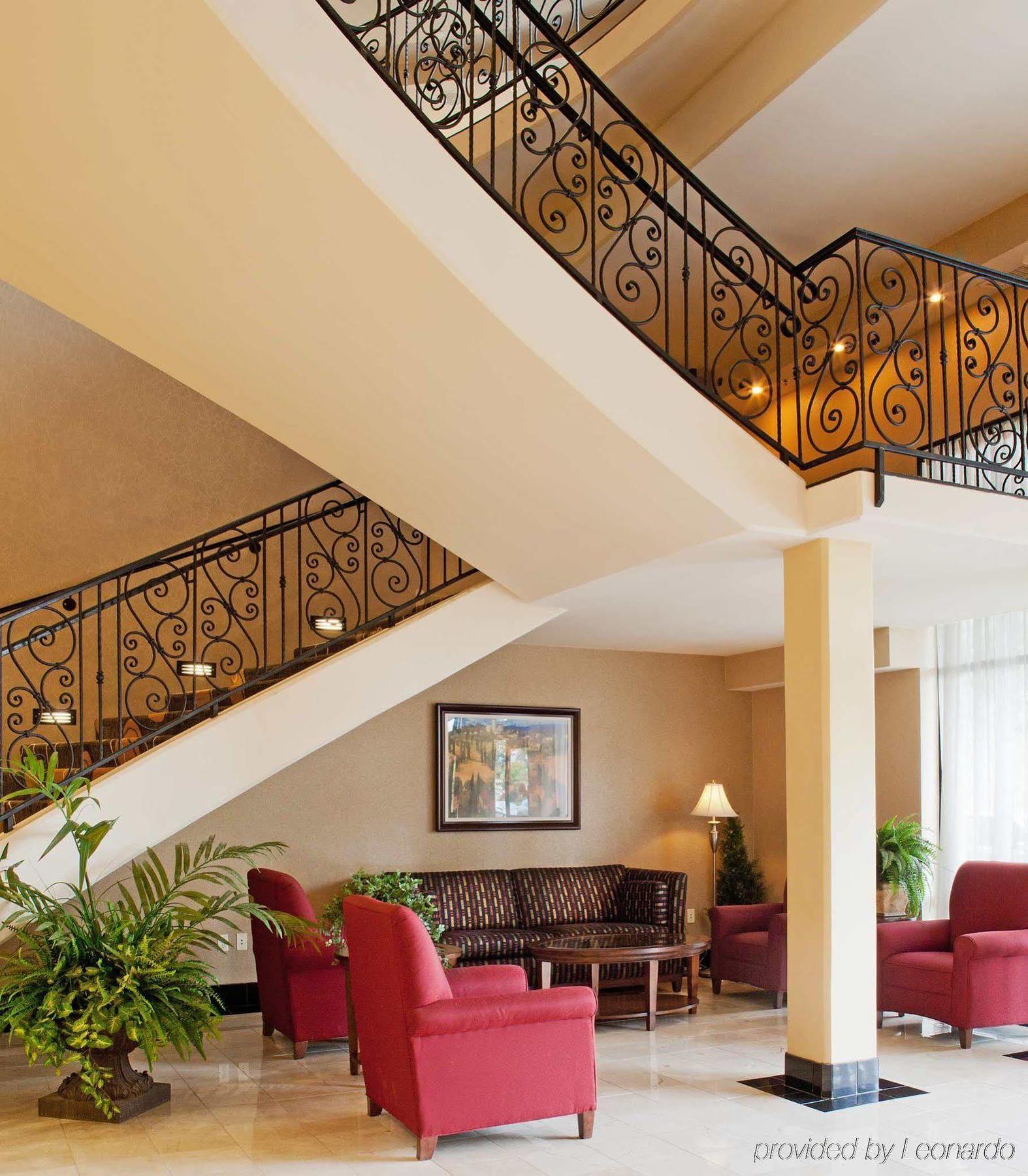 Courtyard Downtown Hotel 3*