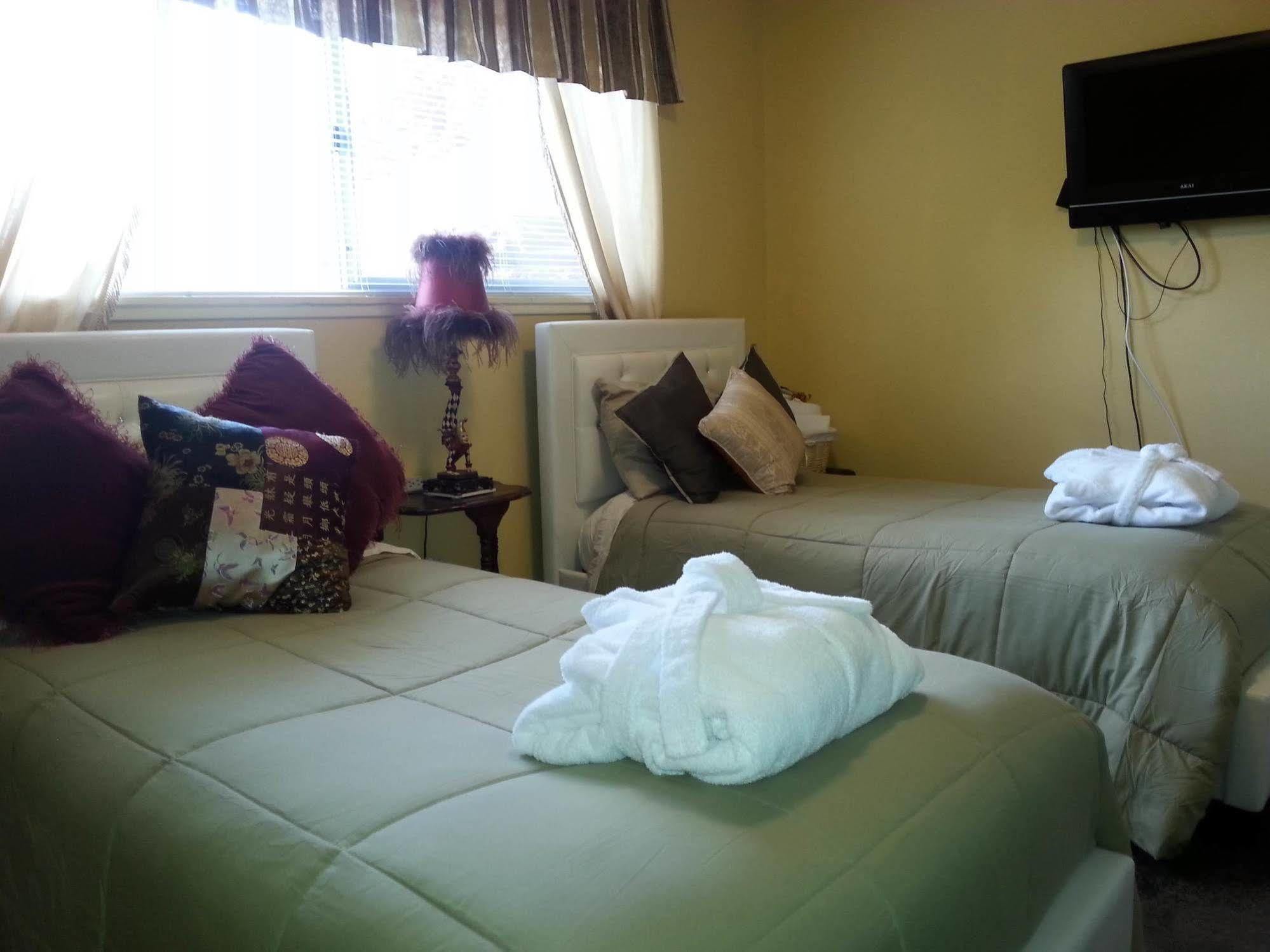 Secret Garden Hotel 3*