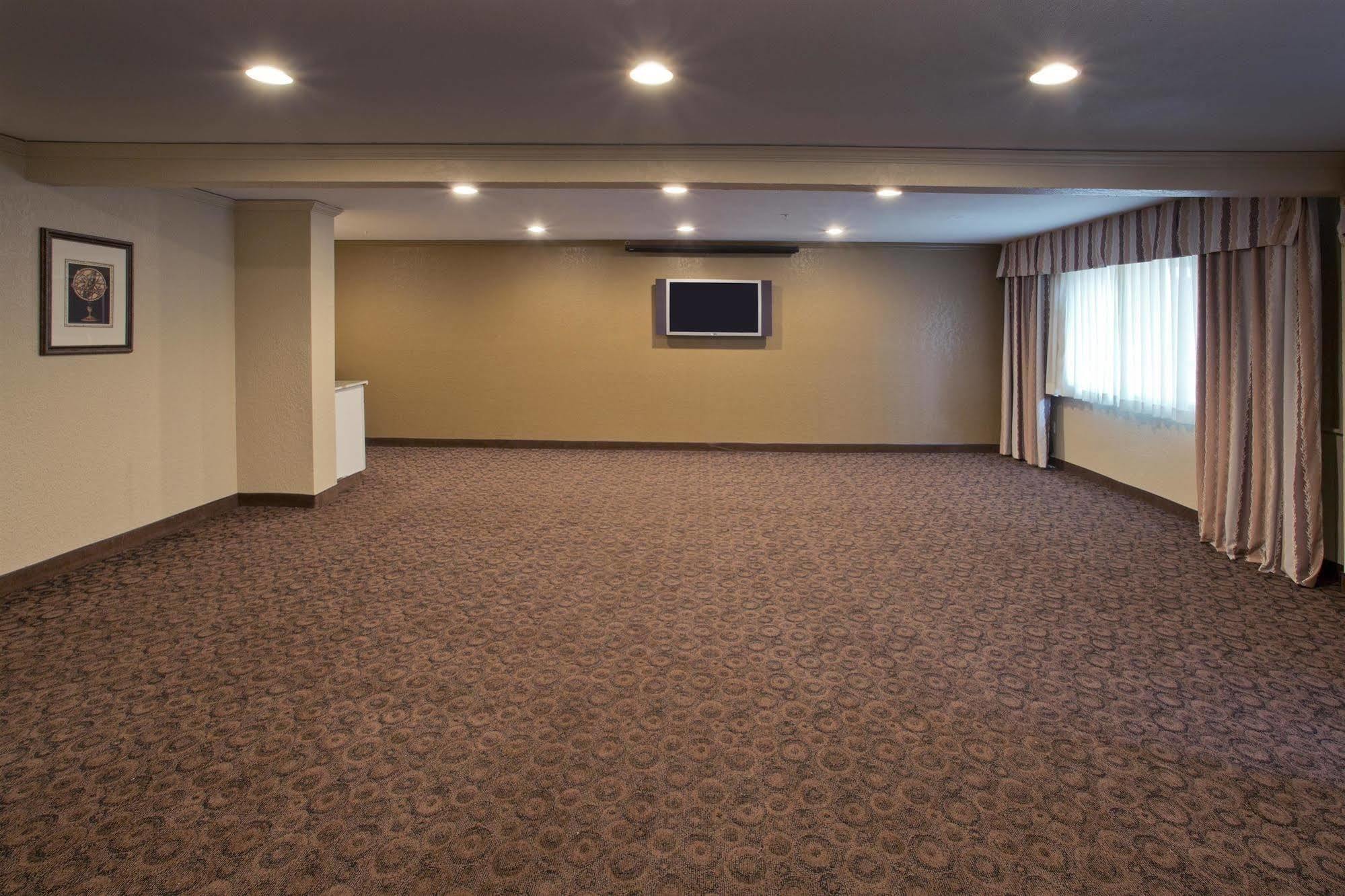 Mall By Ihg Hotel 3*