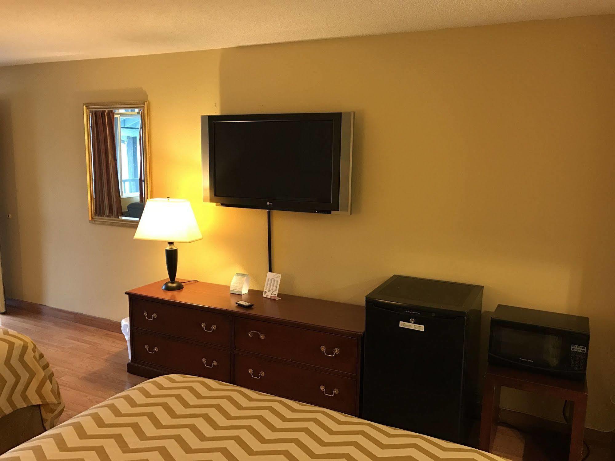 Motel Travelodge By Wyndham Near Mcchord Afb Tacoma