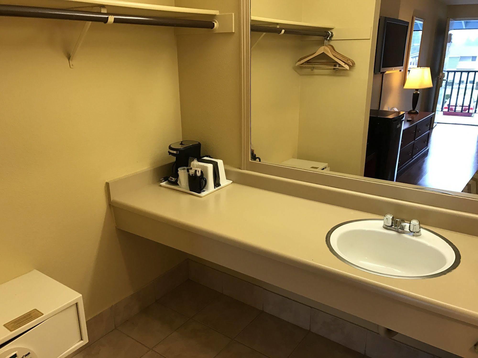 Motel Travelodge By Wyndham Near Mcchord Afb