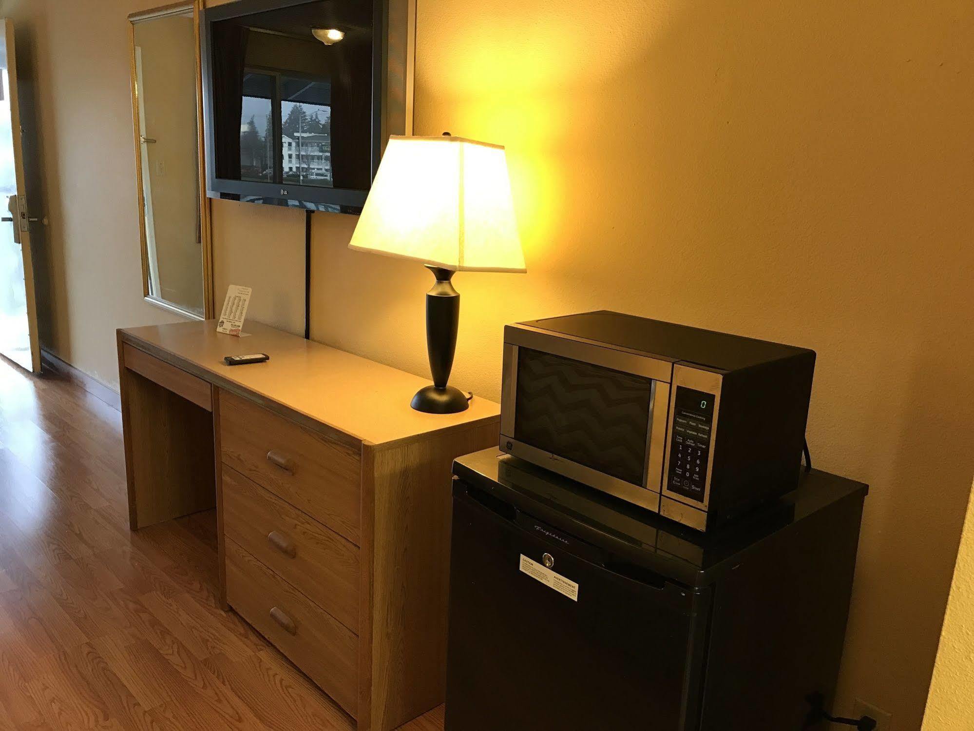 Travelodge By Wyndham Near Mcchord Afb 2*