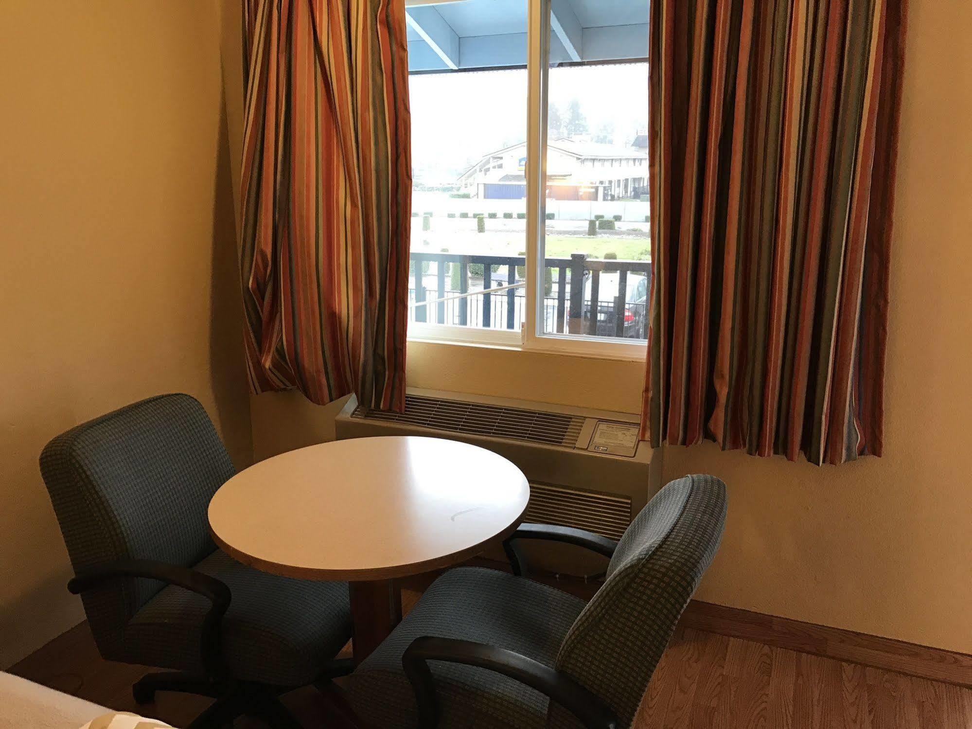 Travelodge By Wyndham Near Mcchord Afb Motel 2*