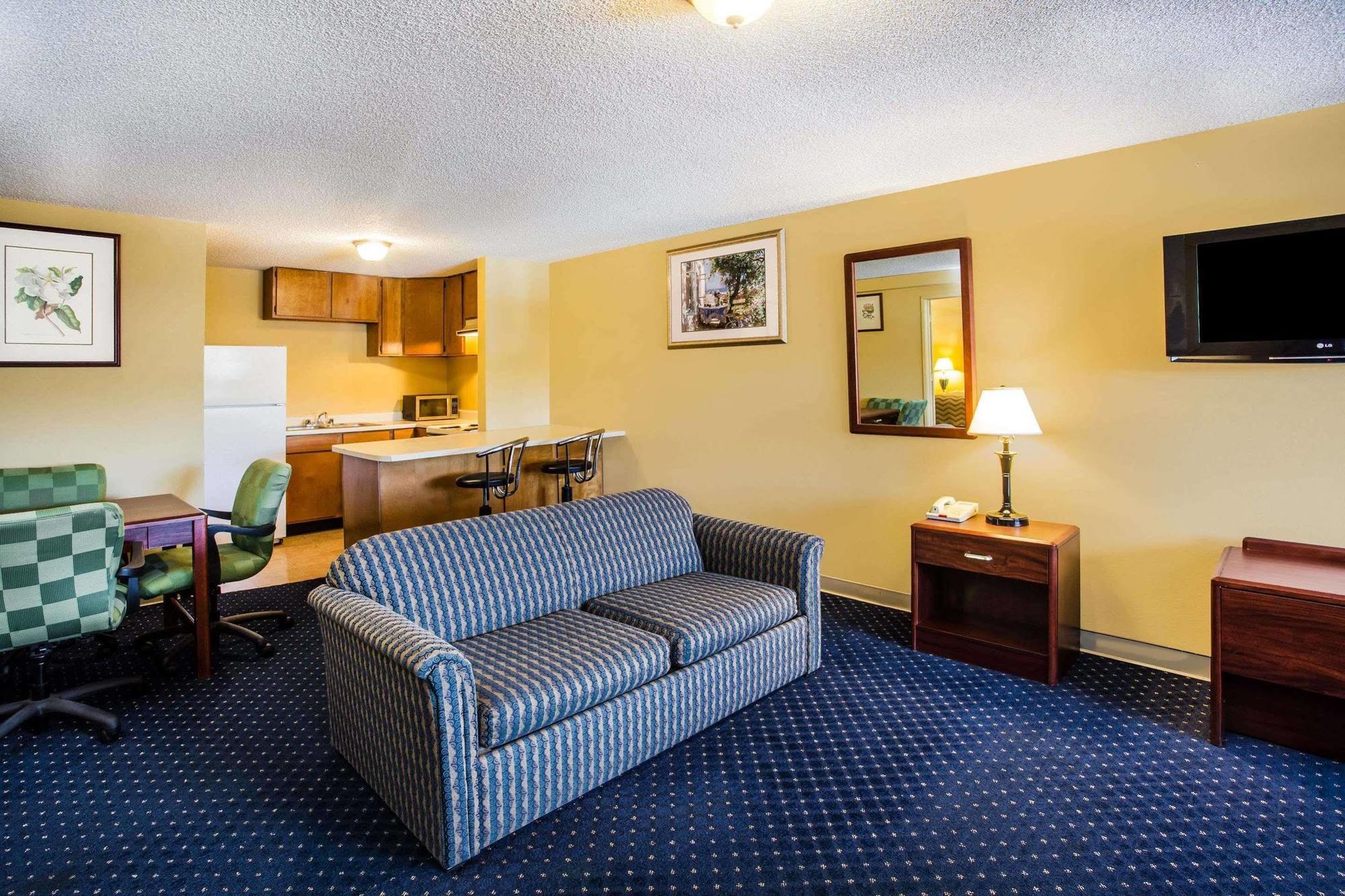 Motel Travelodge By Wyndham Near Mcchord Afb 2*