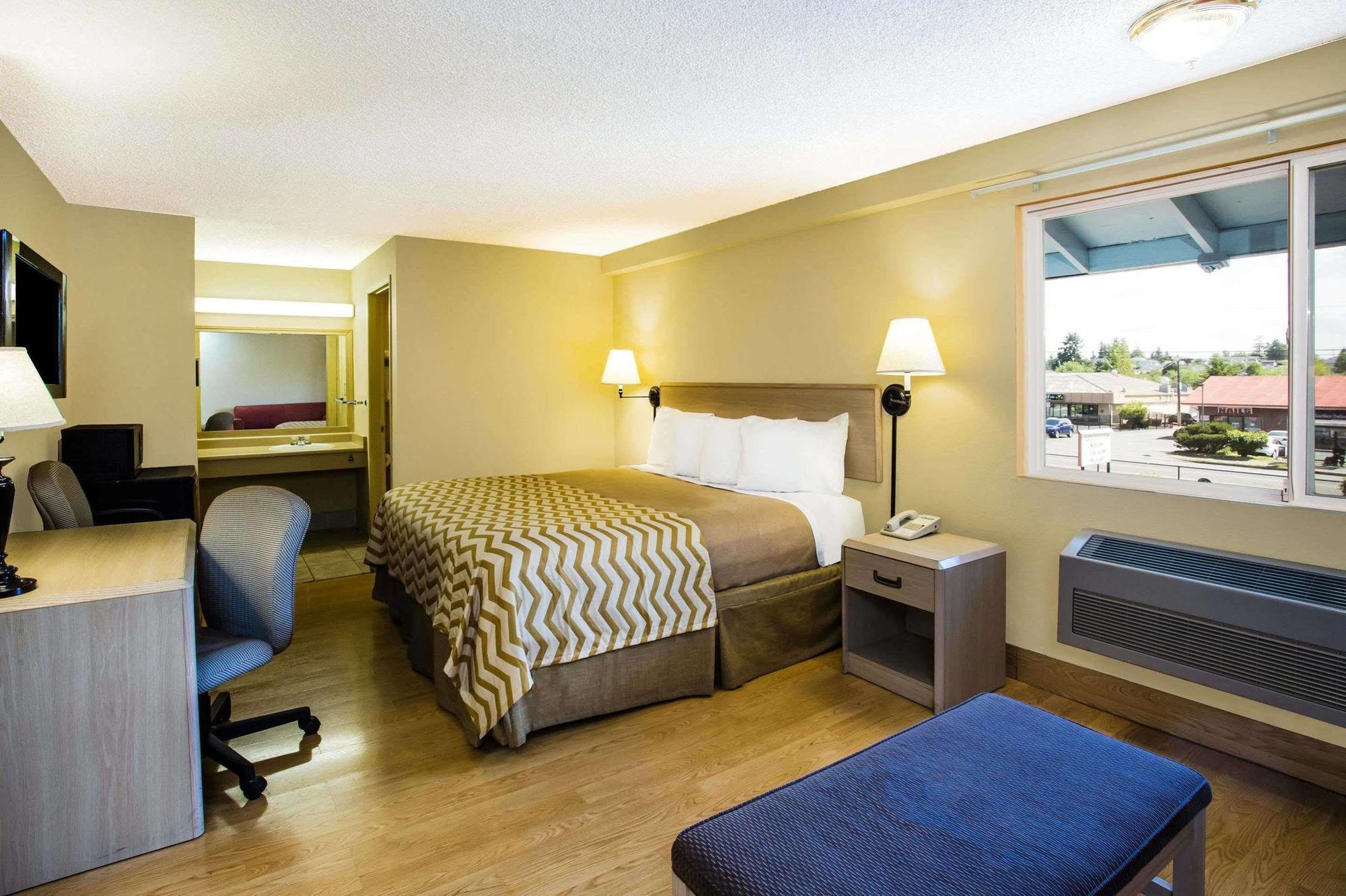 Travelodge By Wyndham Near Mcchord Afb 2*