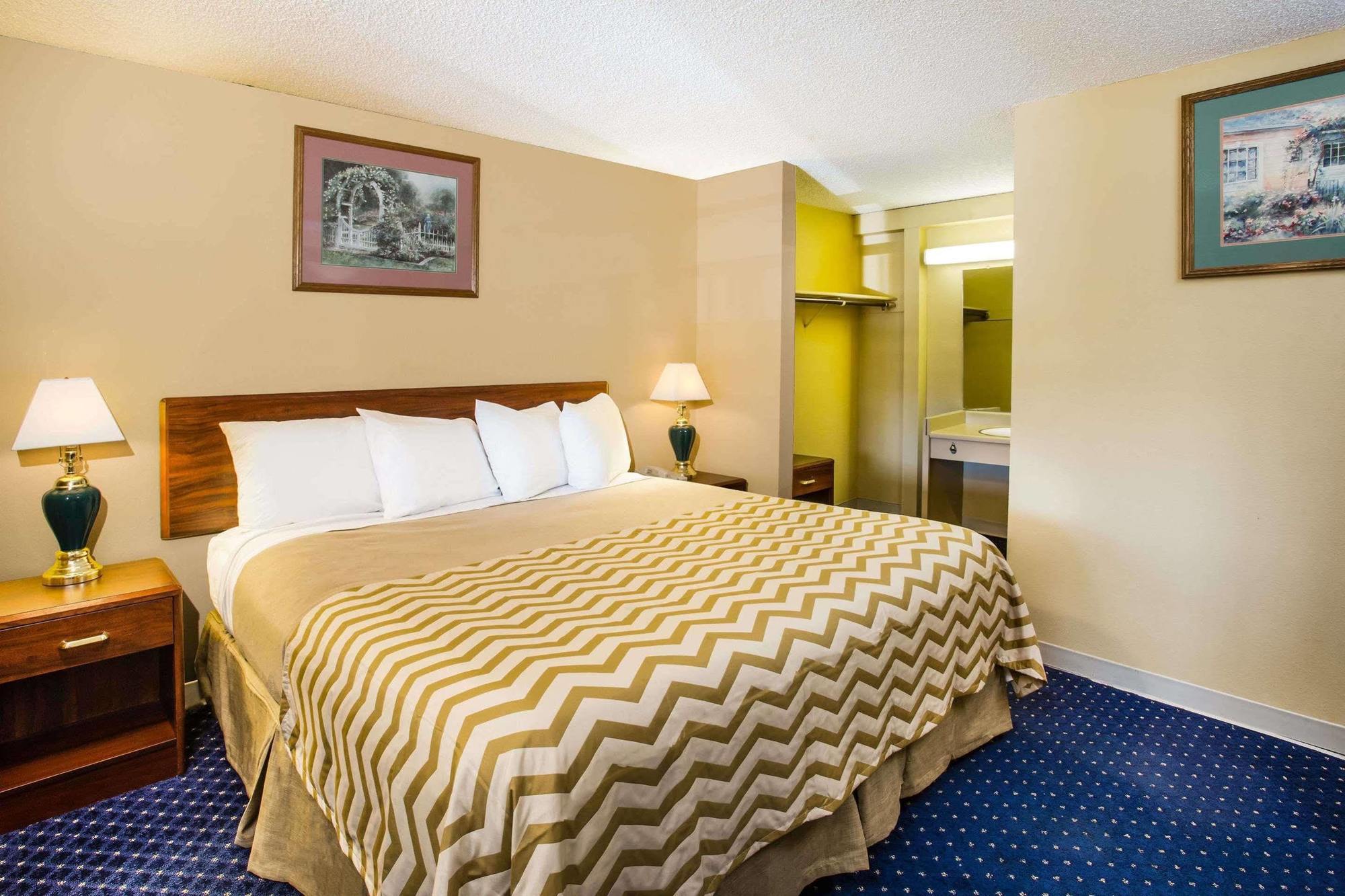 Motel Travelodge By Wyndham Near Mcchord Afb Tacoma