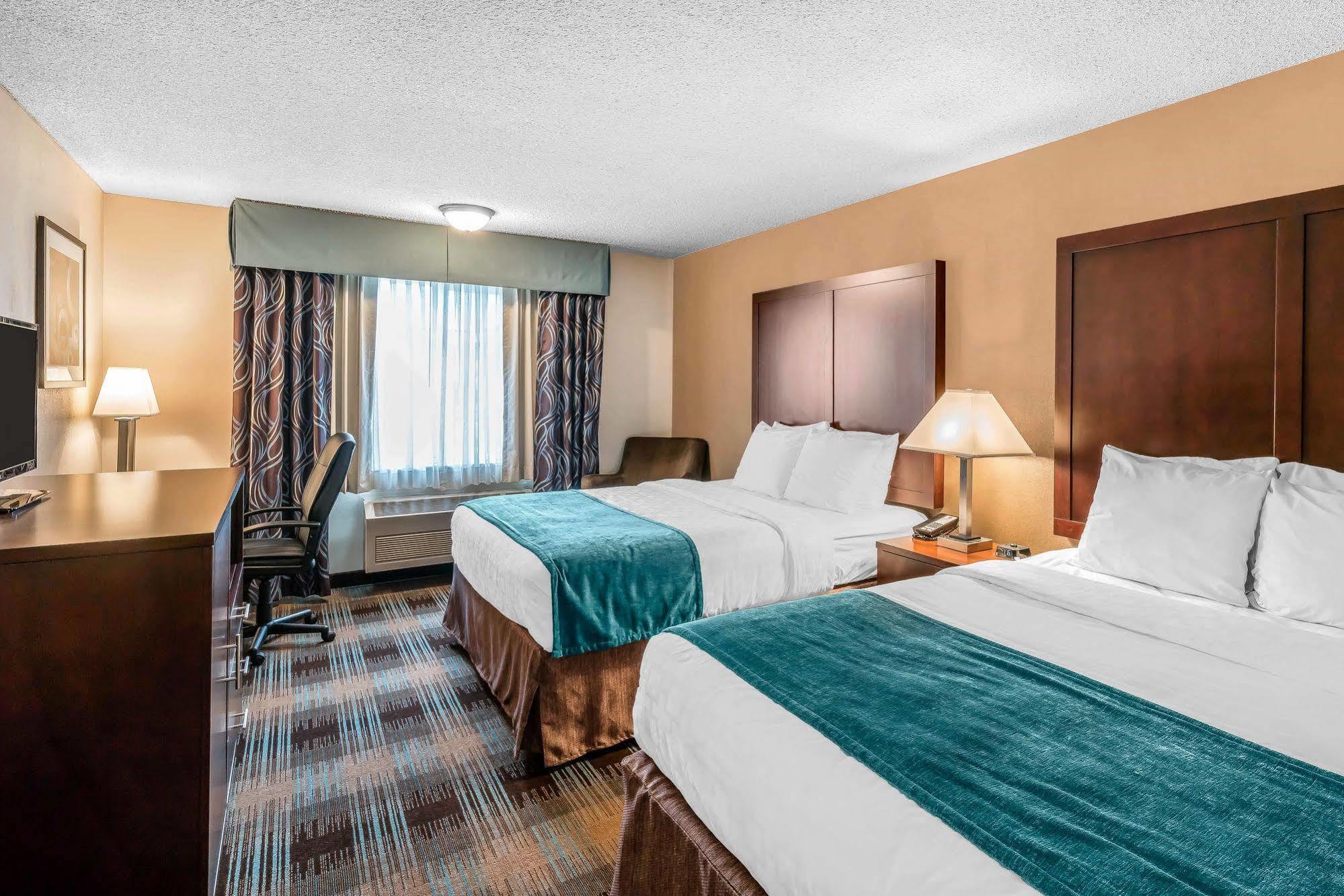 Clarion Near Jblm Hotel 3*
