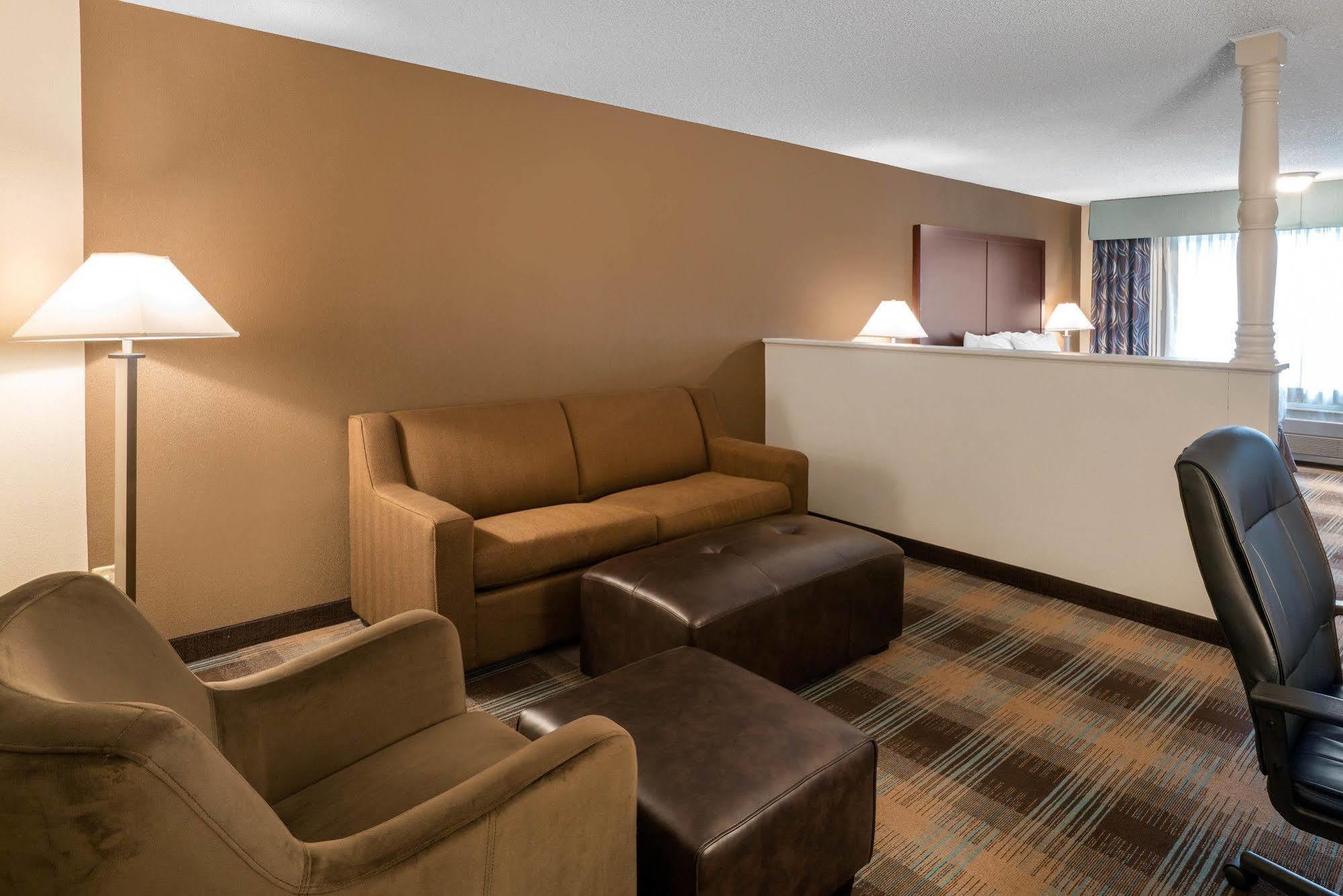 Hotel Clarion Near Jblm