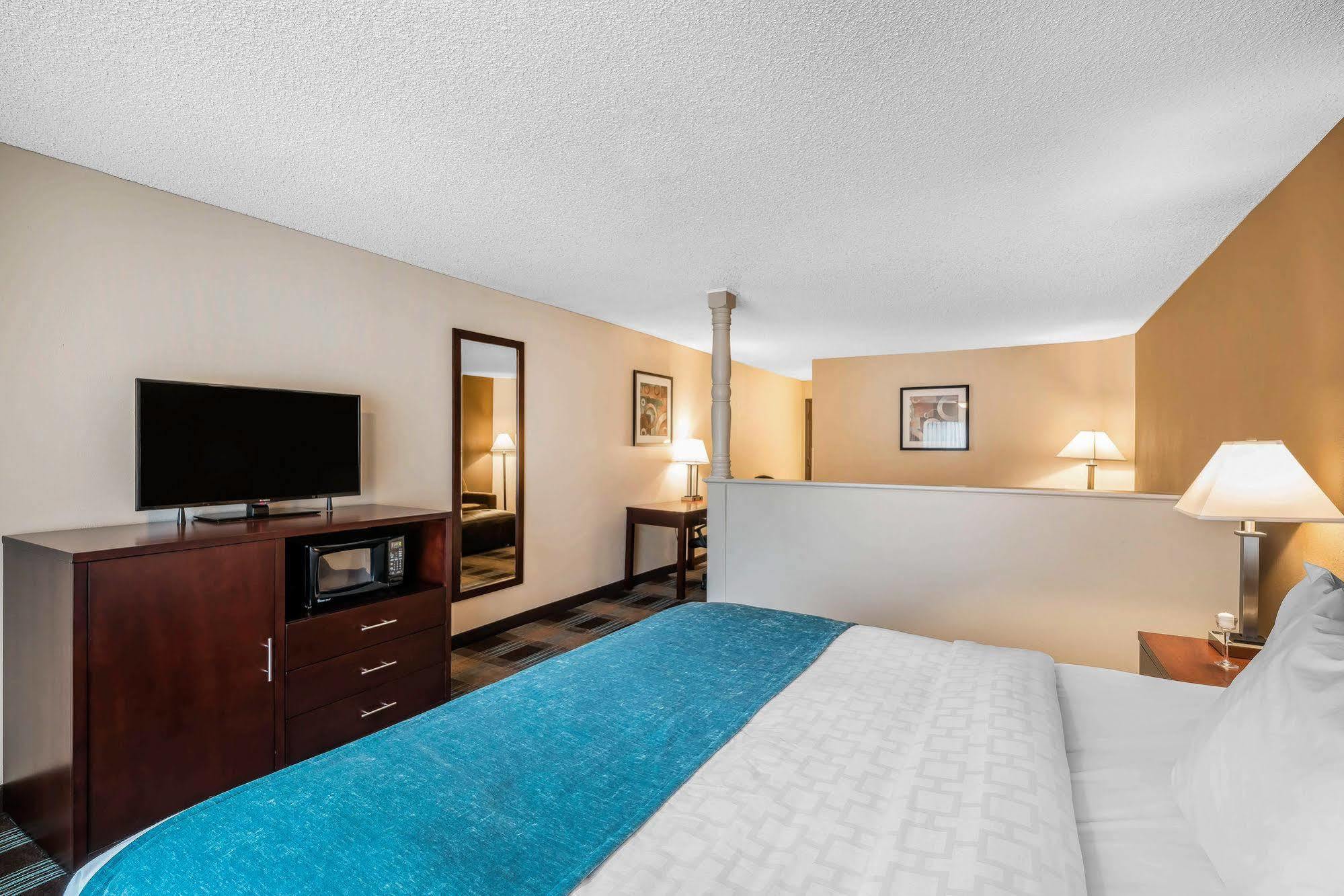 Hotel Clarion Near Jblm