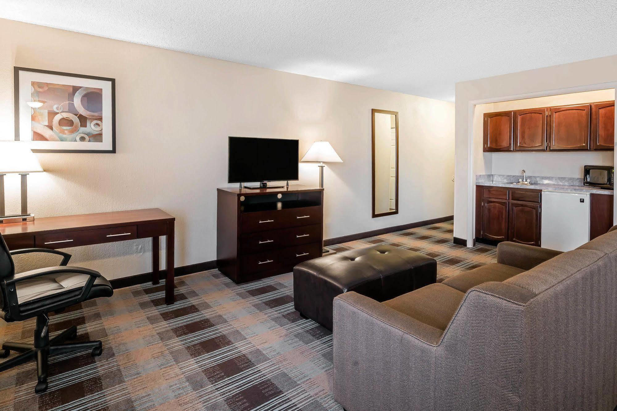 Clarion Near Jblm 3* Tacoma