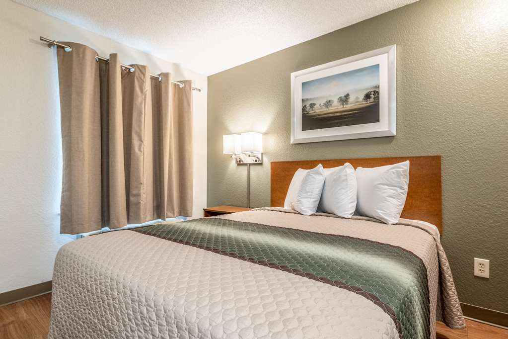 Hometowne - Hosmer Hotel
