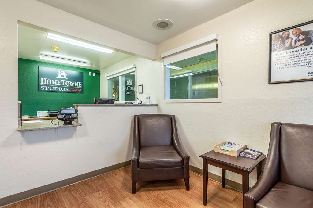 Hometowne - Hosmer Hotel
