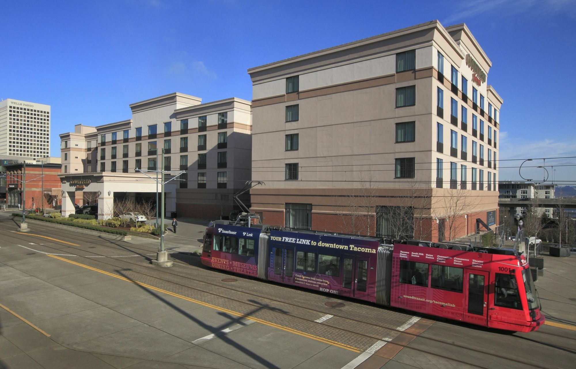 Courtyard Downtown Hotel 3*