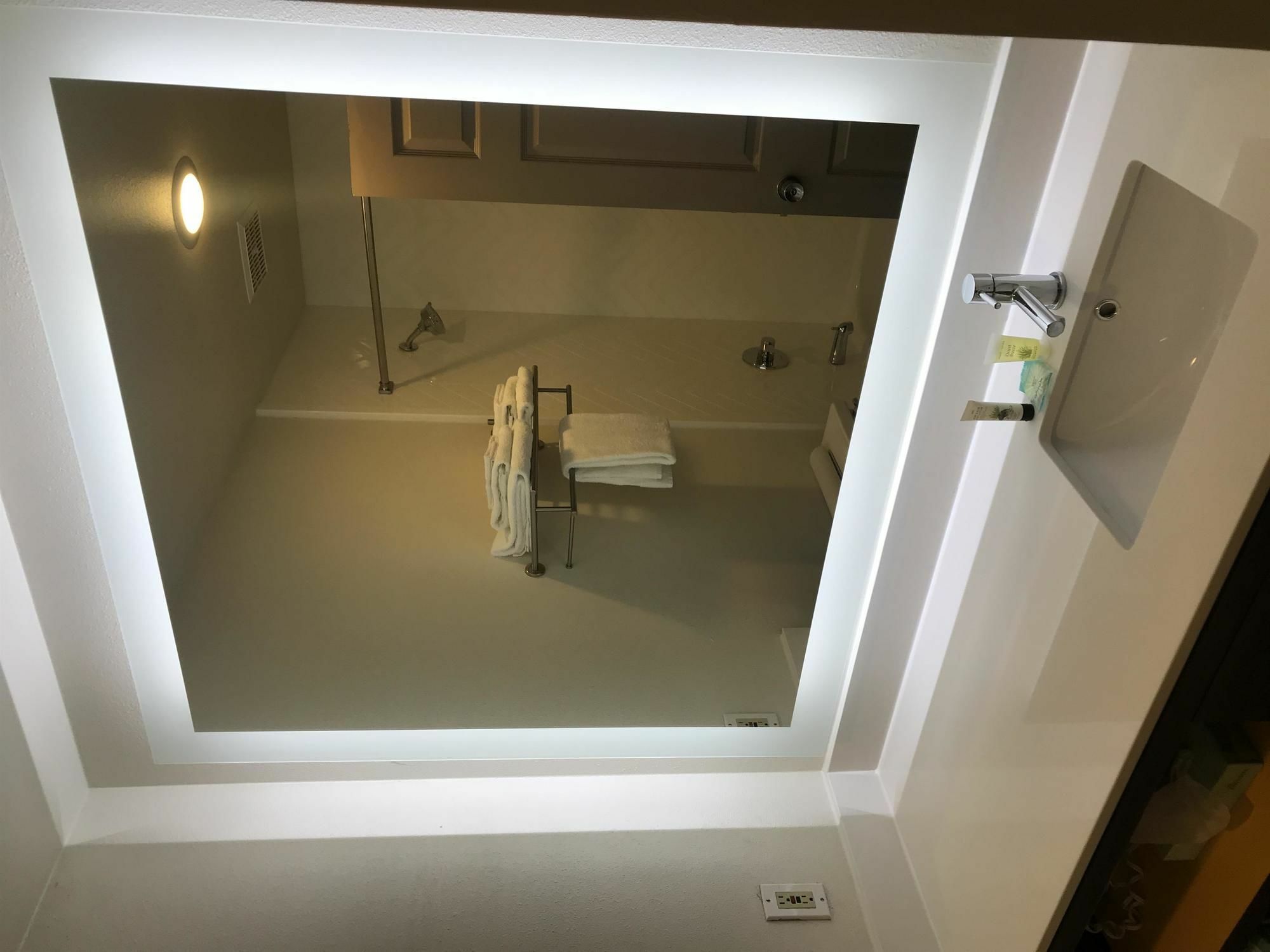 Hotel Mall By Ihg Tacoma