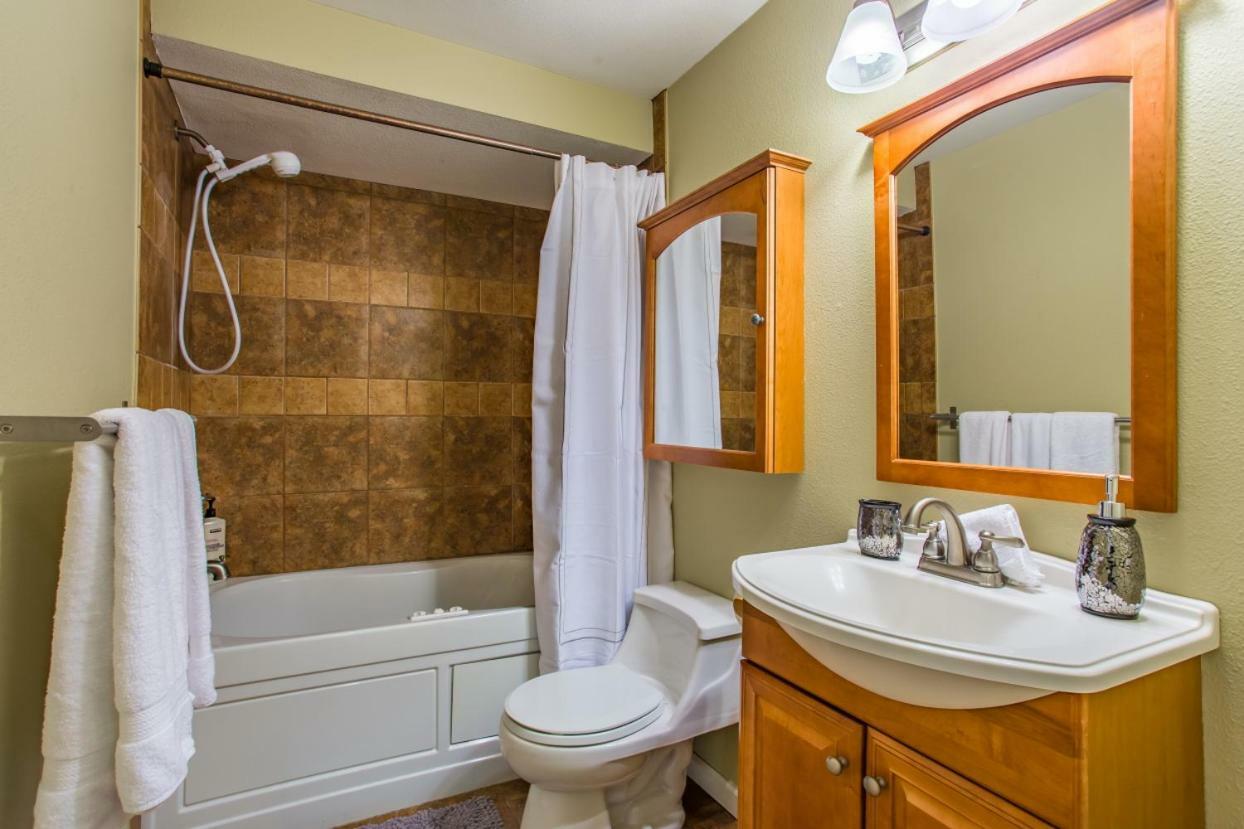Sea View, Area, No Stairs, Wd, 2 Bedrooms, Jacuzzi Bath, New Carpet, Balcony, View, 825sf Apartment