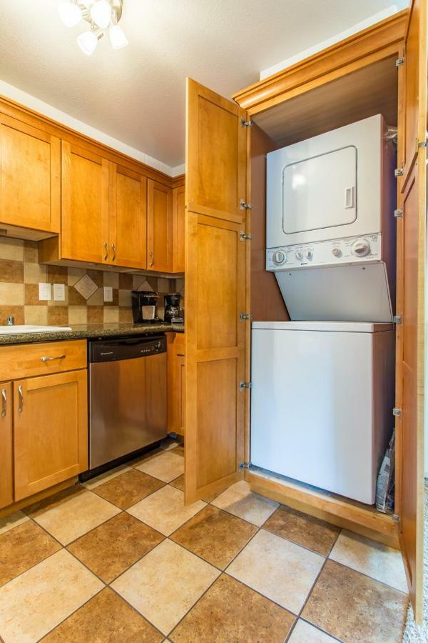 Sea View, Area, No Stairs, Wd, 2 Bedrooms, Jacuzzi Bath, New Carpet, Balcony, View, 825sf Apartment *