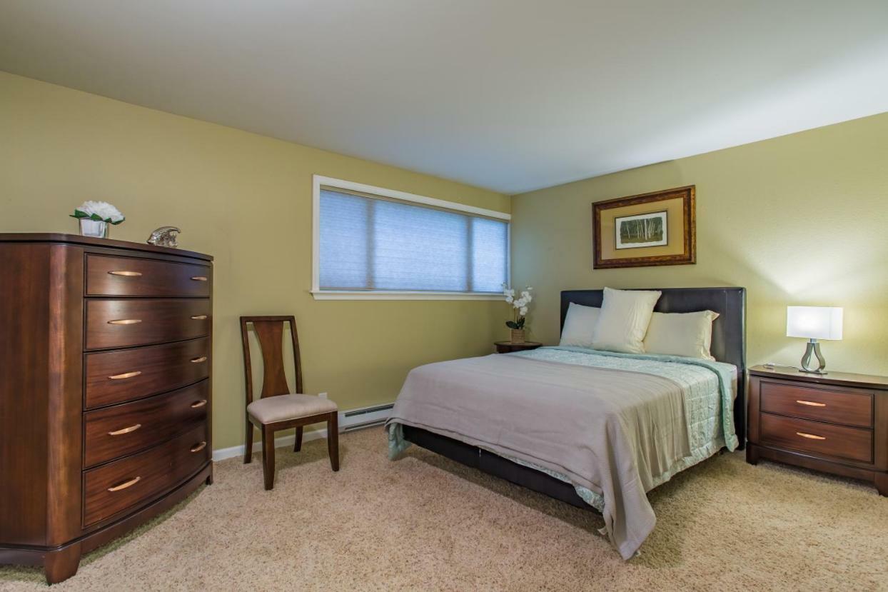 Sea View, Area, No Stairs, Wd, 2 Bedrooms, Jacuzzi Bath, New Carpet, Balcony, View, 825sf *