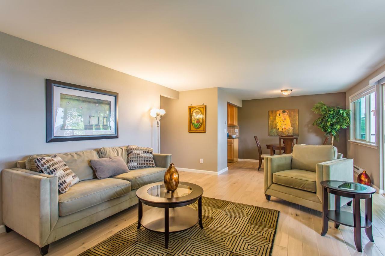 Bay View, Area, No Stairs, Wd, 2 Baths, 2 Bedrooms, Balcony, View, 925sf * Tacoma