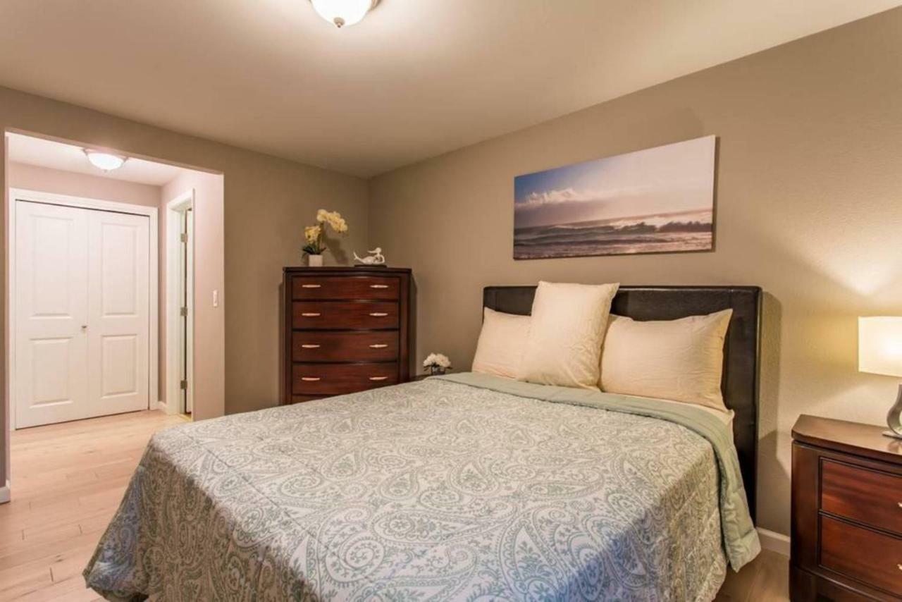 Bay View, Area, No Stairs, Wd, 2 Baths, 2 Bedrooms, Balcony, View, 925sf